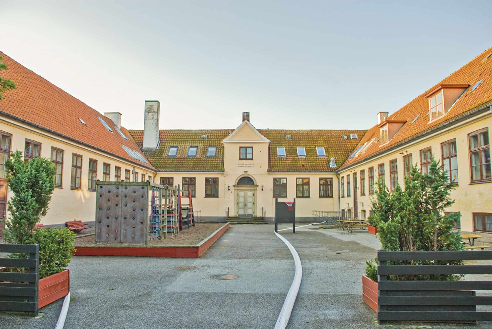 Skolen er flyttet til hjemmet