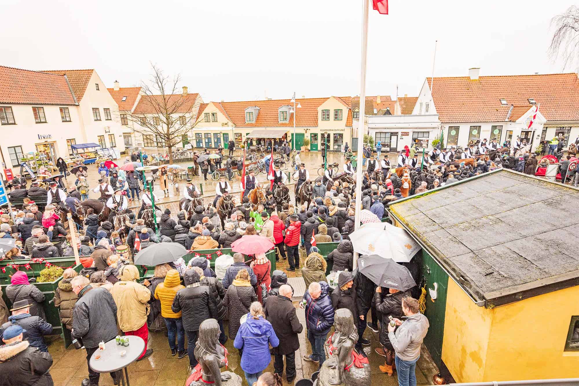 Den traditionsrige tøndeslagning til hest er aflyst