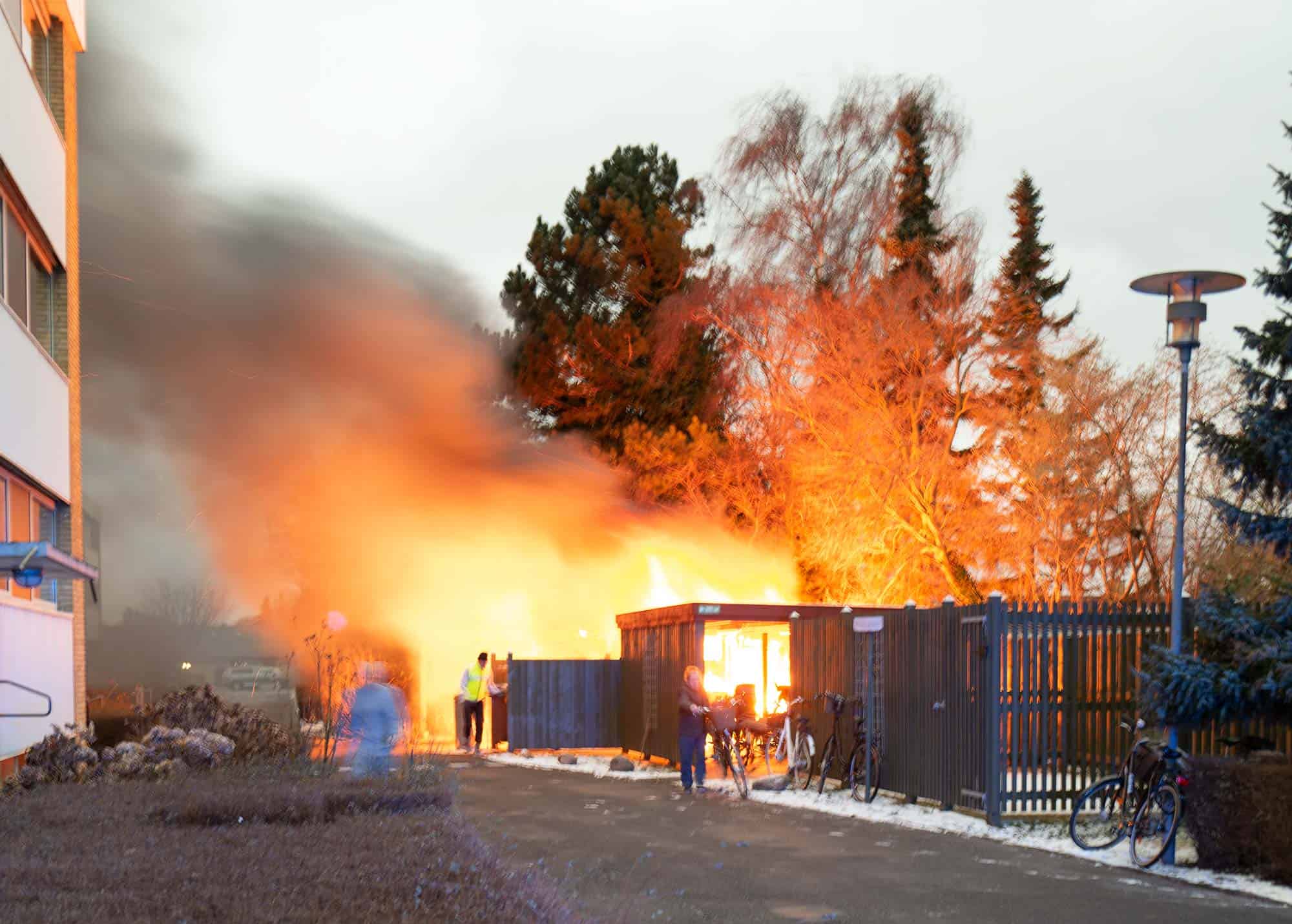 Brand i skur
