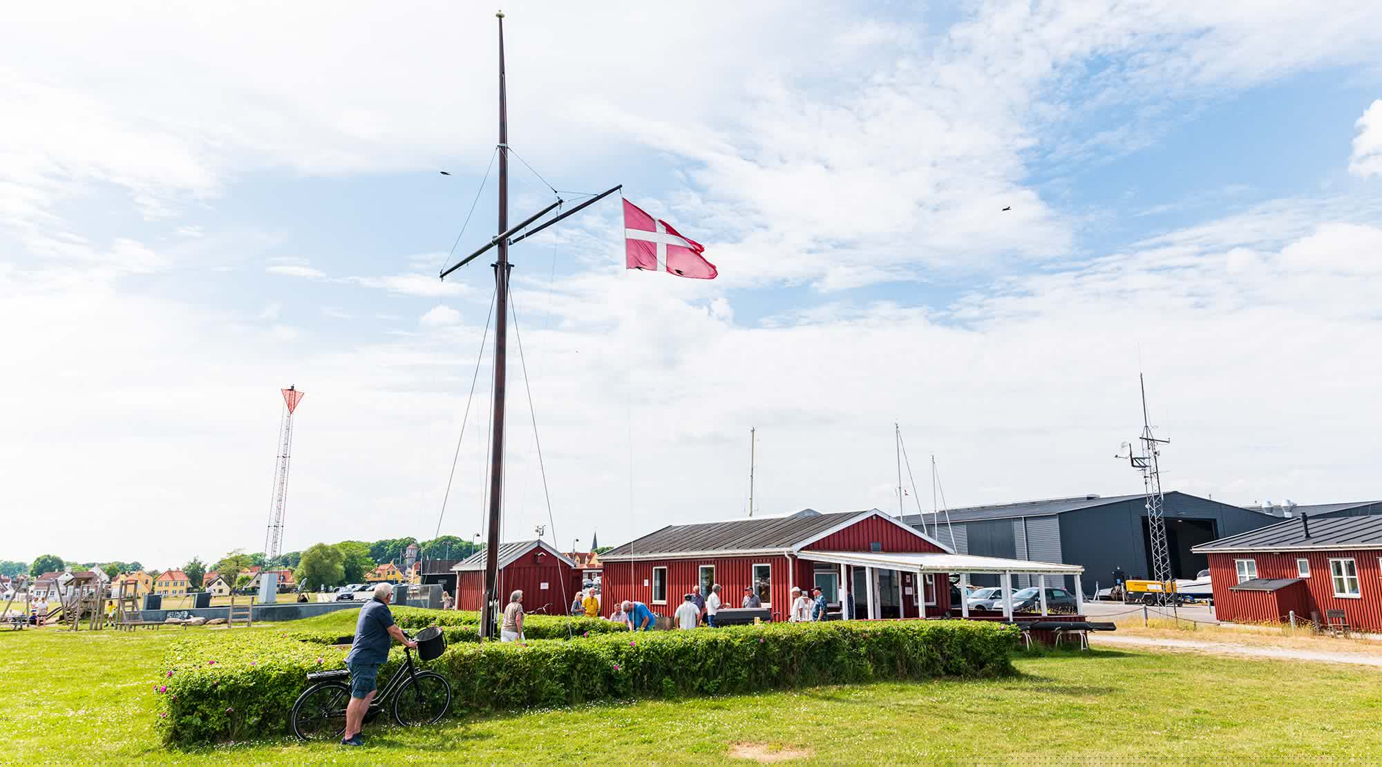 Flagmast på plads