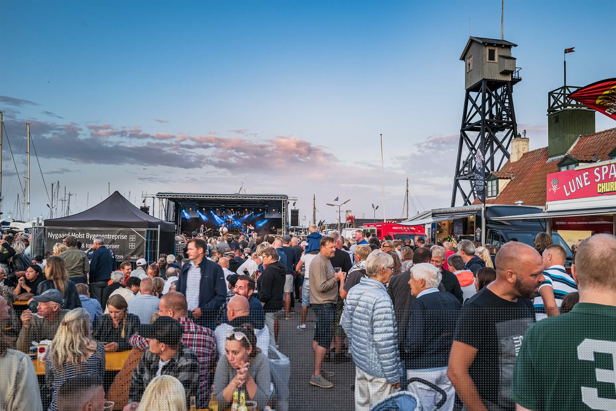 Musik og fest på havnen