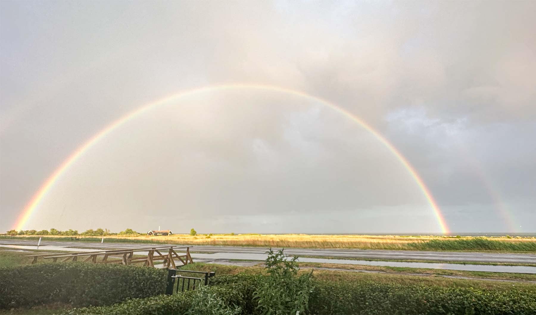 Regnbue over Sydstranden