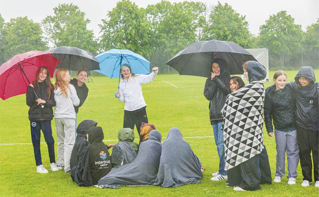 Fest i regn og blæst