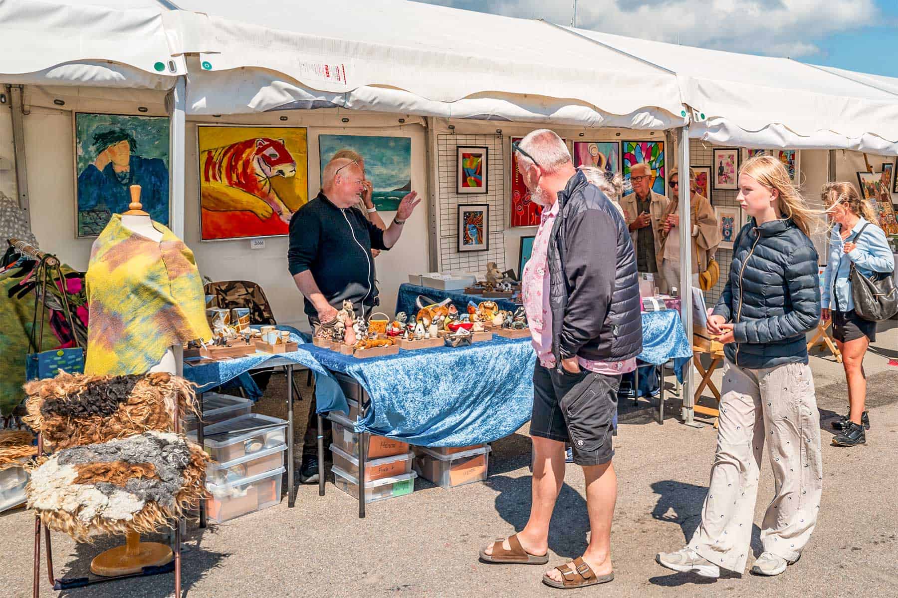 Kunst i sol og regn