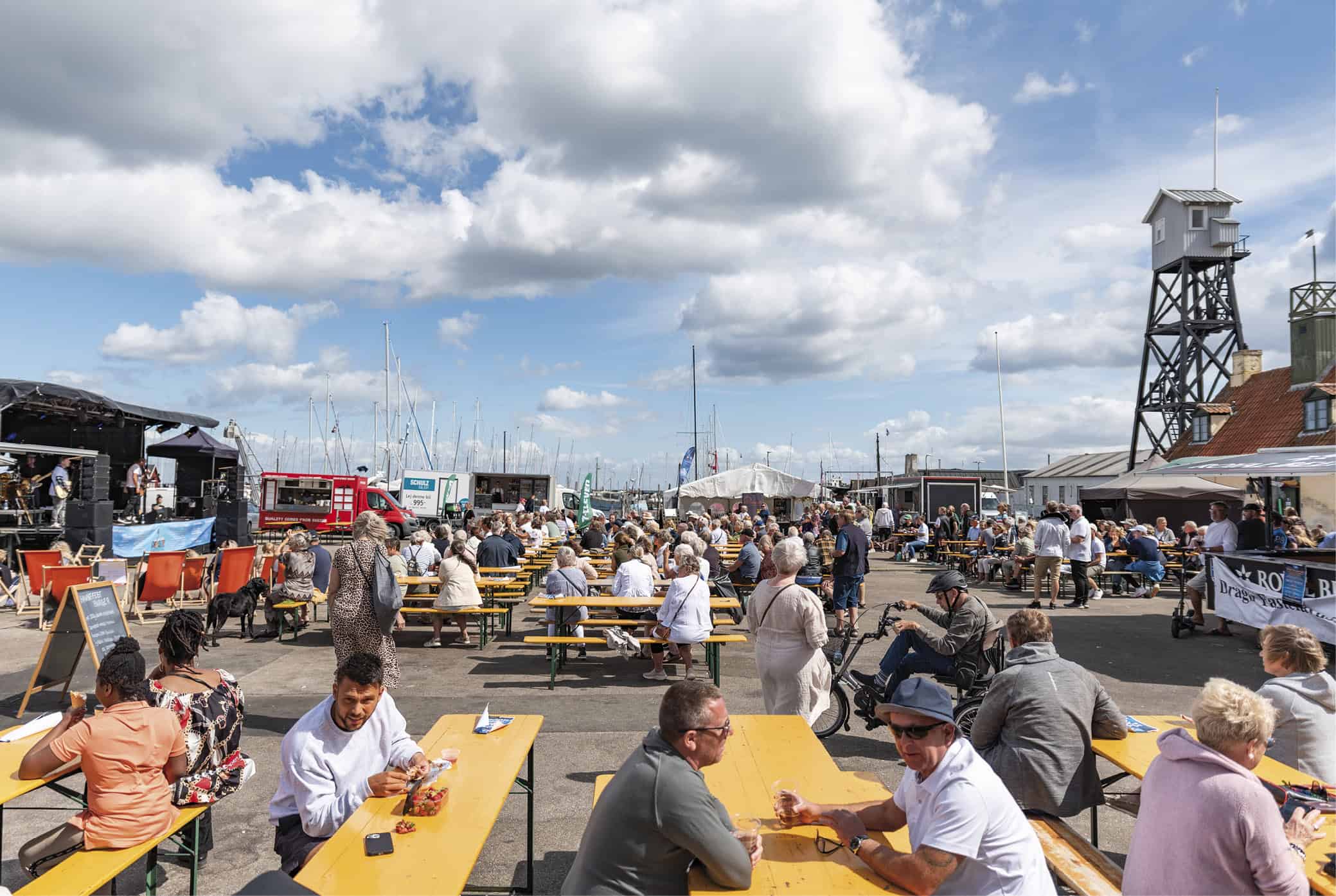Fest i bragende sol og håndboldens skygge