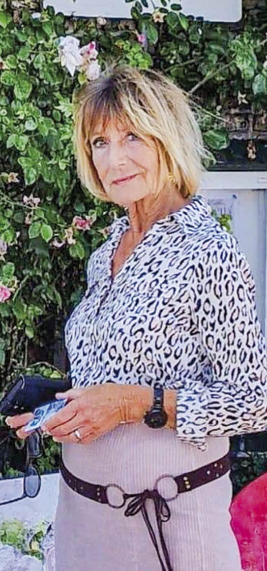 Mor og datter byder atter indenfor i galleriet