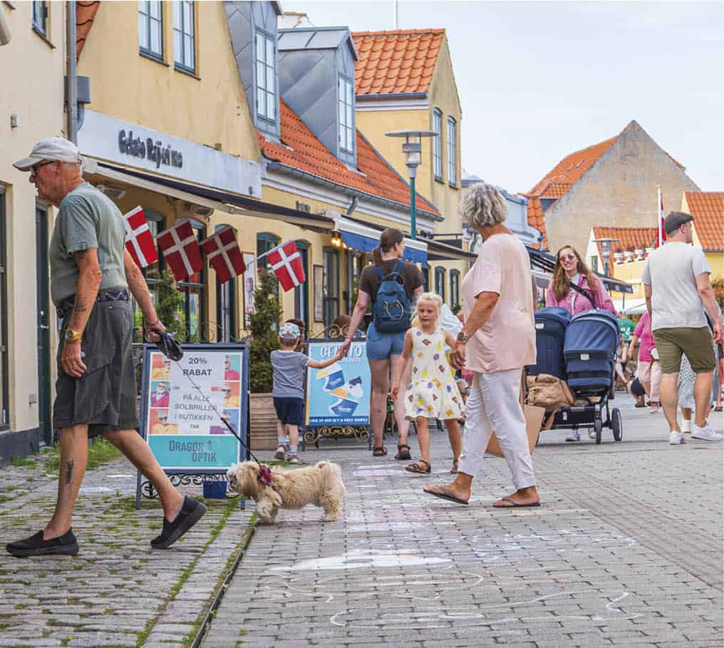 Varm torvedag i den gamle bydel