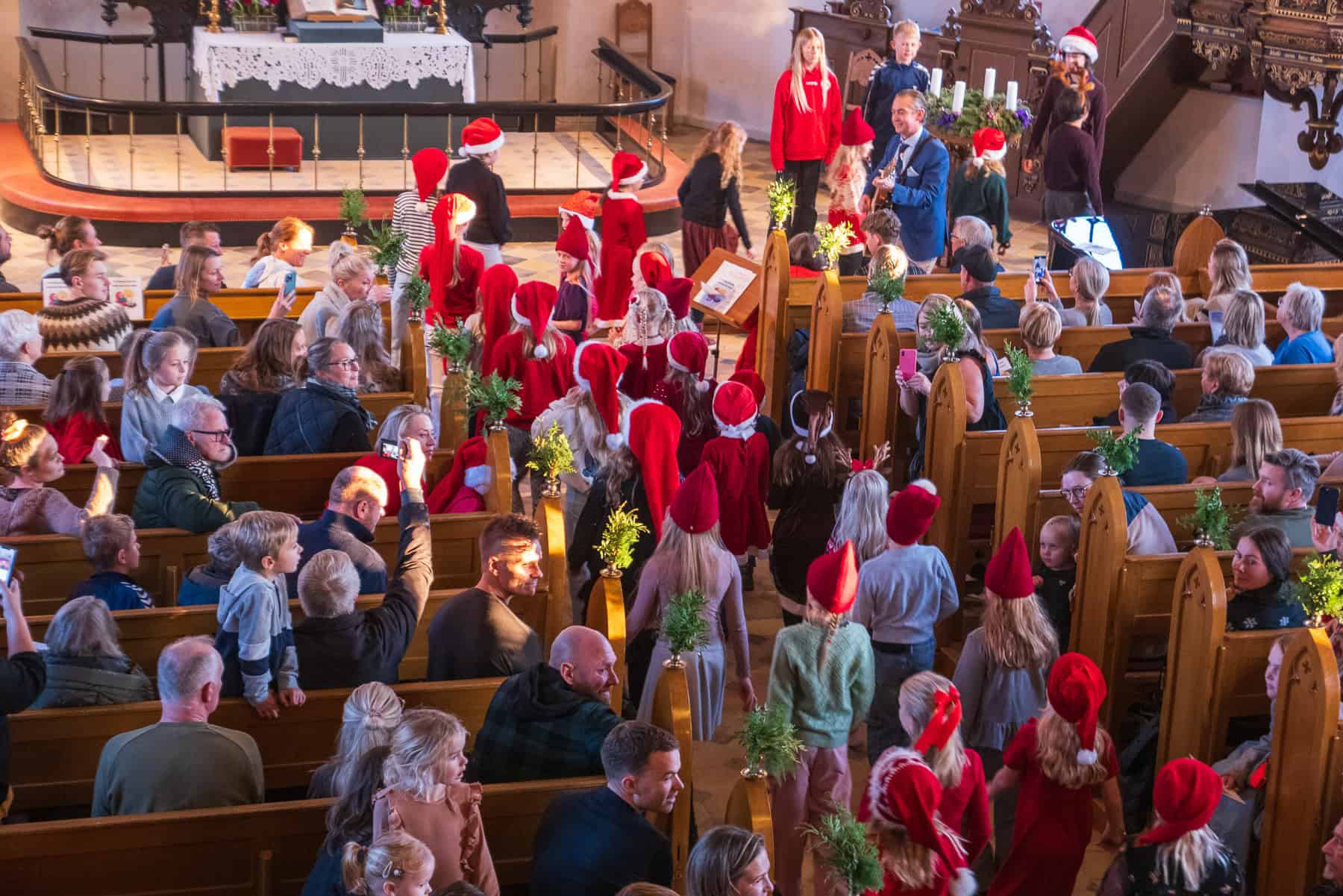 Børn på kirkebænkene: Adventstiden blev skudt i gang i de to kirker