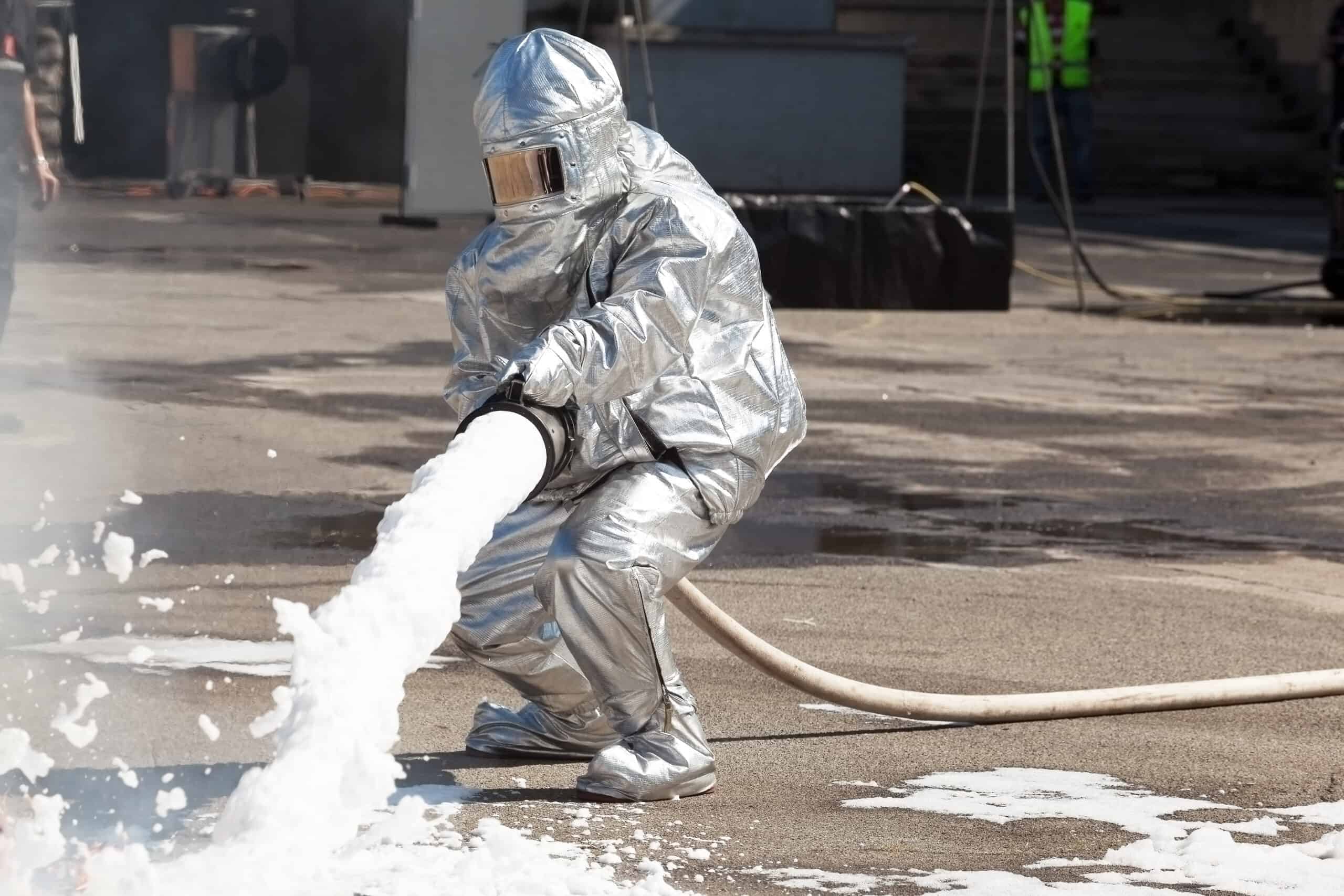 Fra mirakelmiddel til miljøgift: Sådan havnede PFAS i din – og alles – kroppe