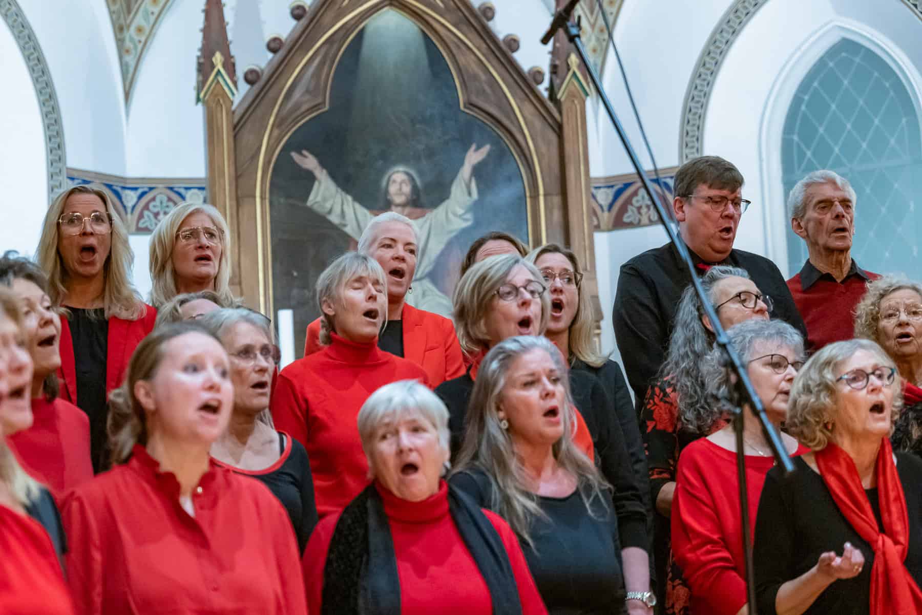 »Totalt forrygende« gospelkoncert i propfyldt kirke
