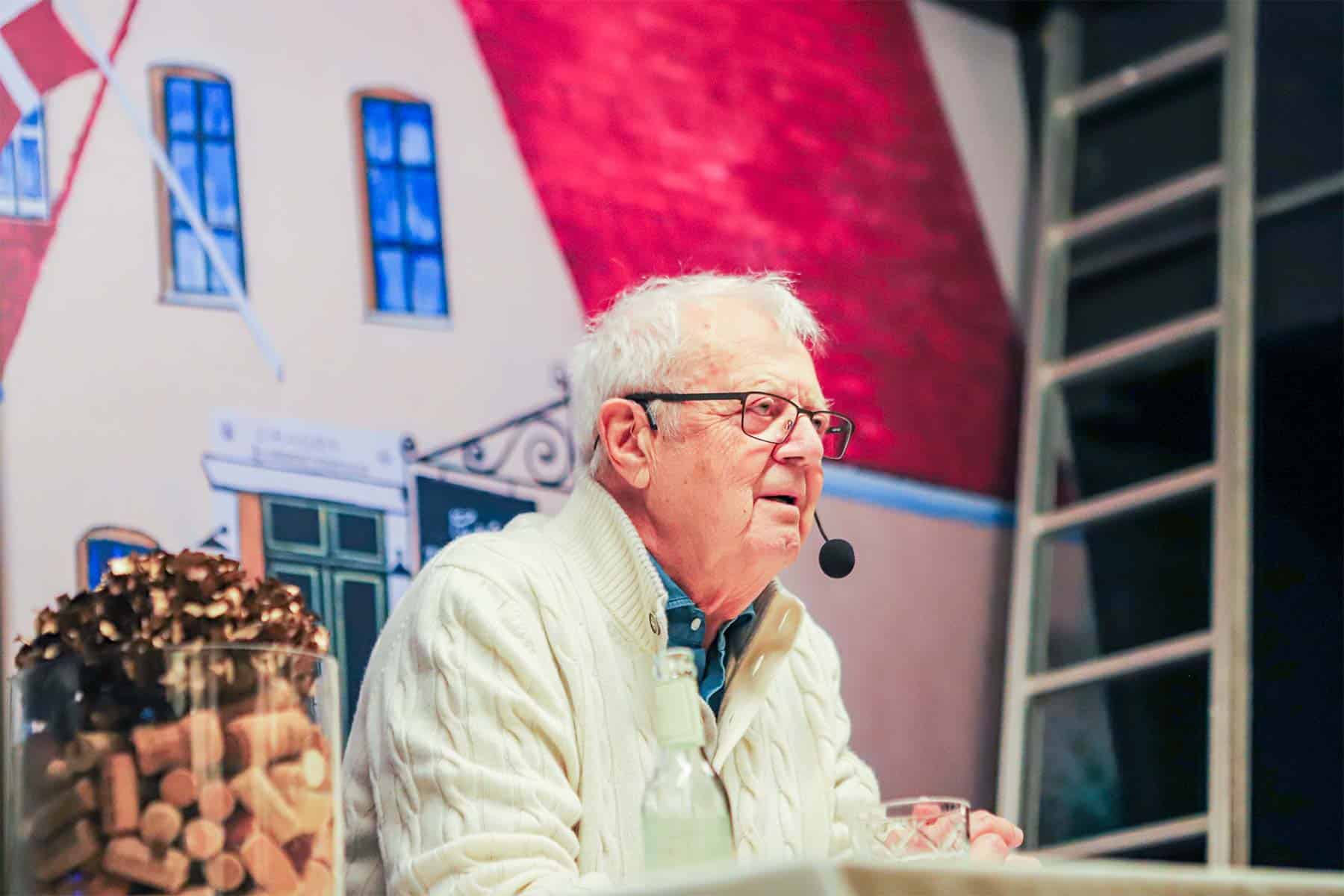Per Pallesen underholdt for fuldt hus