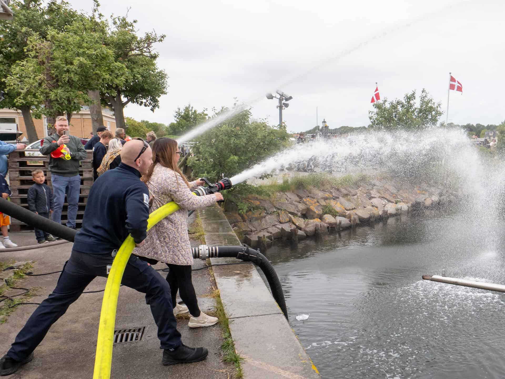 Folkefest på fortet