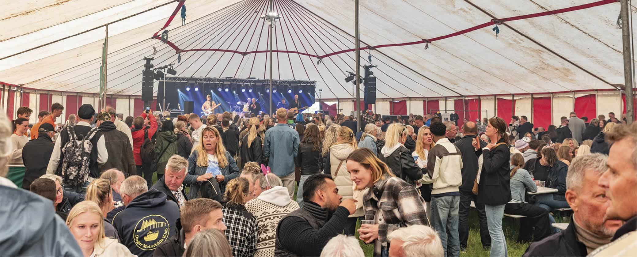 Gamle kendinge besøger markedspladsen