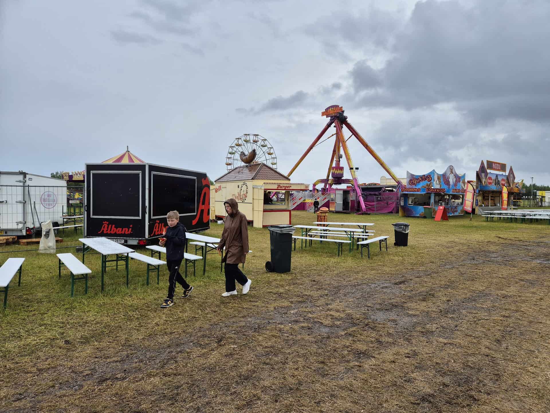 Markedet sluttede med regn, mudder – og klassiske sange