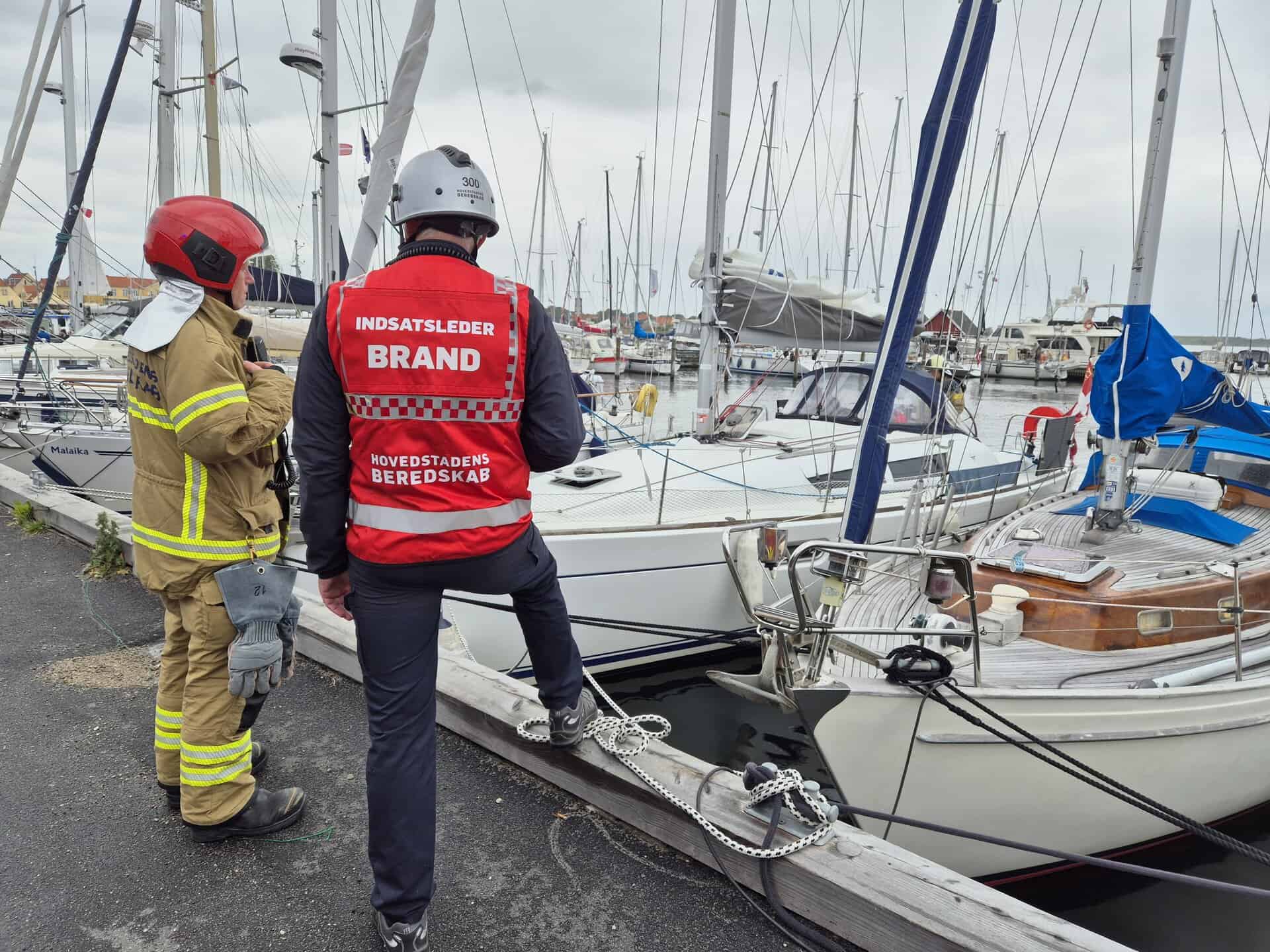 Røg fra båd gav stor udrykning til havnen