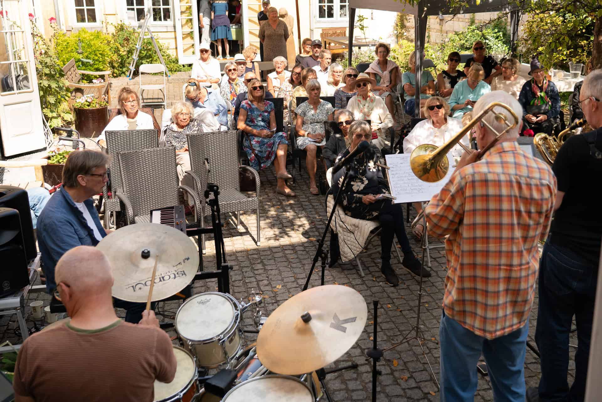 Biblioteket holdt sommerfestival med jazz og kreative sysler