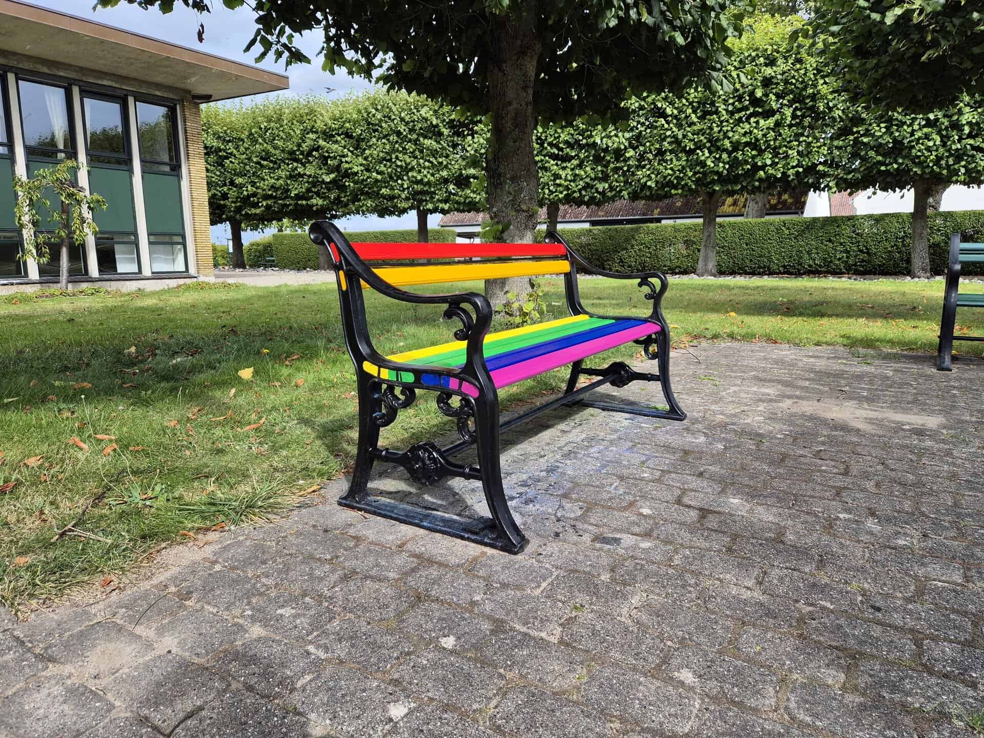 Regnbuebænken hurtigt tilbage i farver