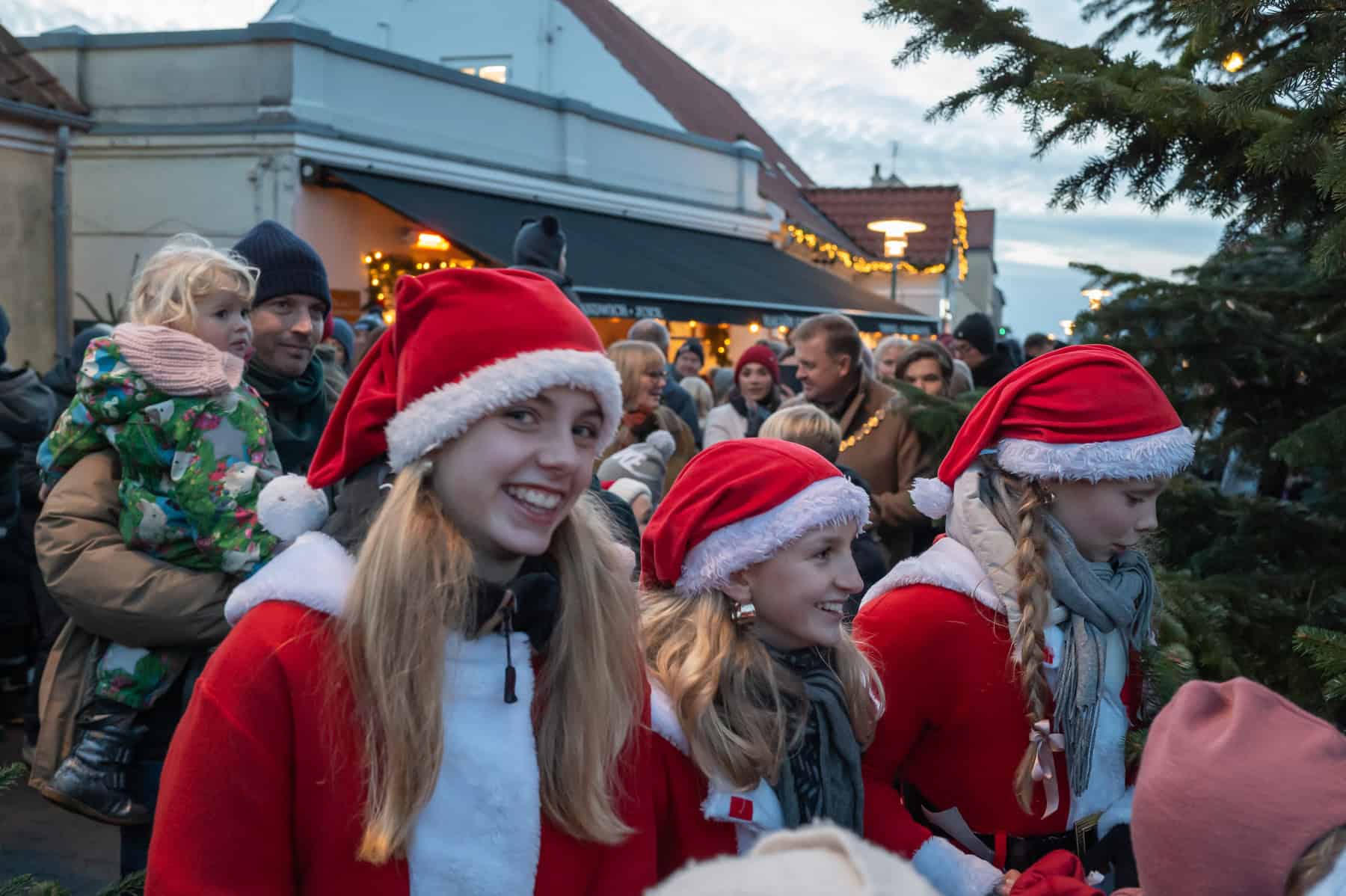 Dragør bliver fyldt med løbende nisser