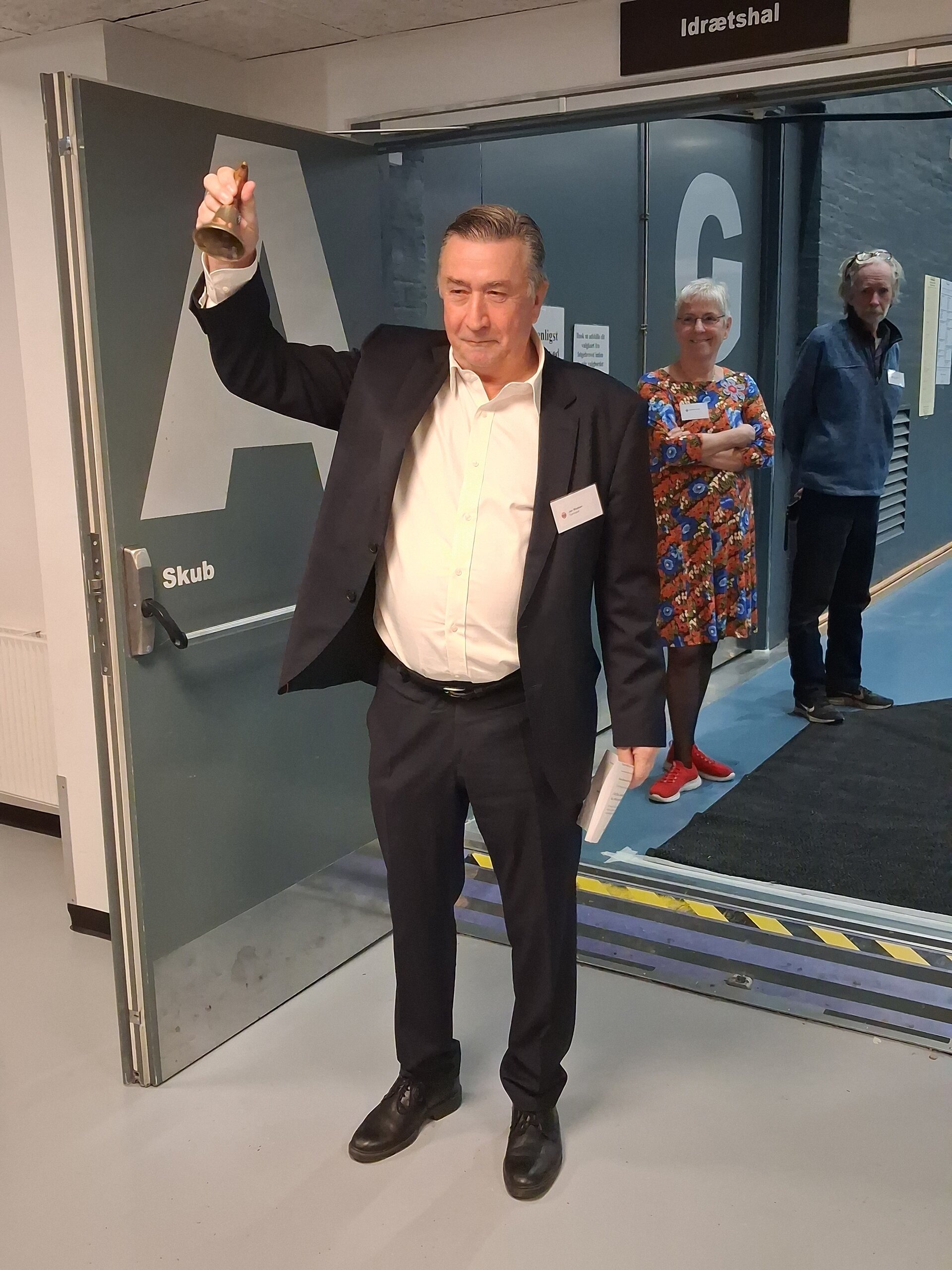 Valgformanden ringede med klokken