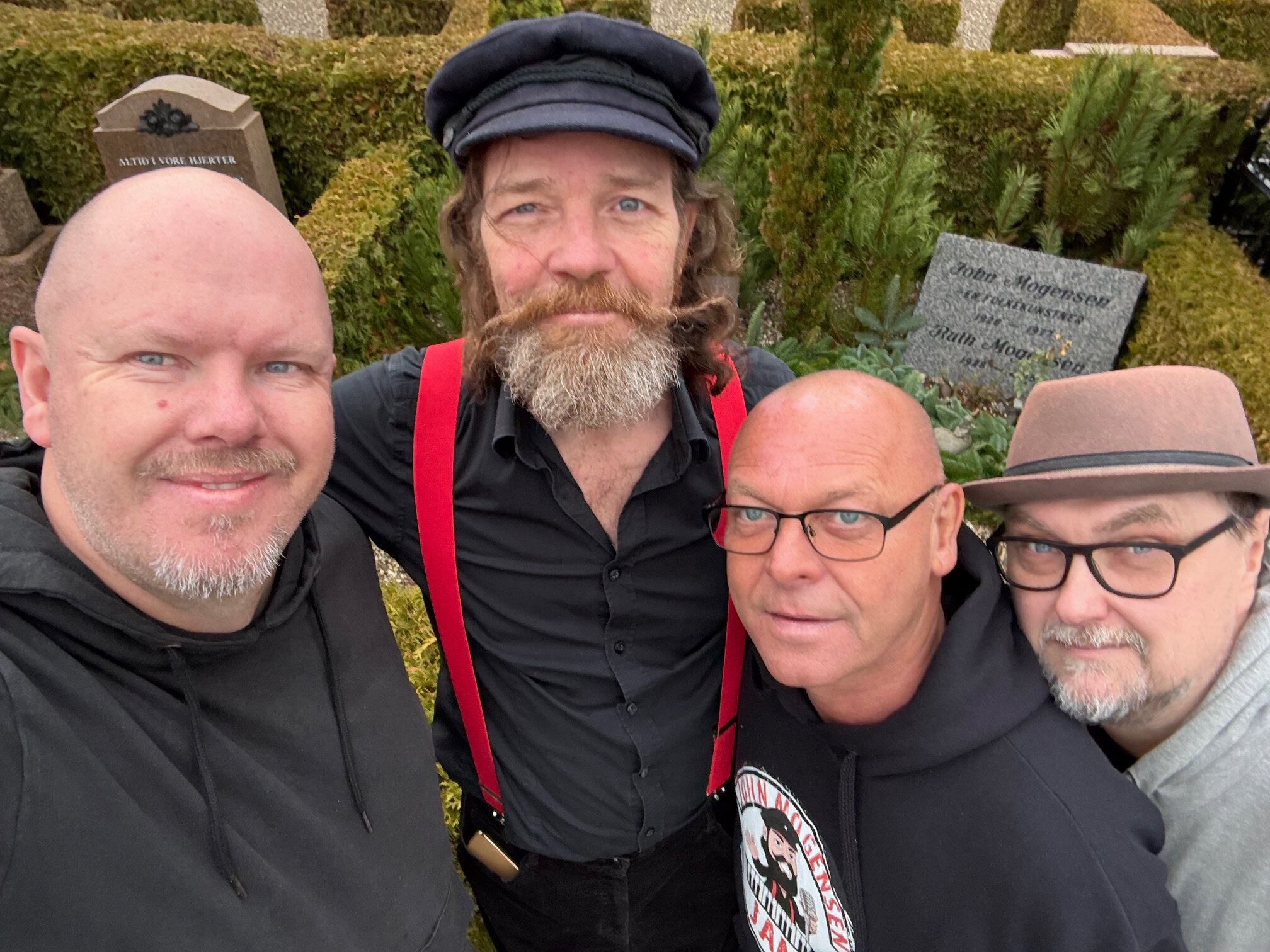 »Vi besøger hans grav, når vi er i nærheden«: Udsolgt koncert hylder lokal legende
