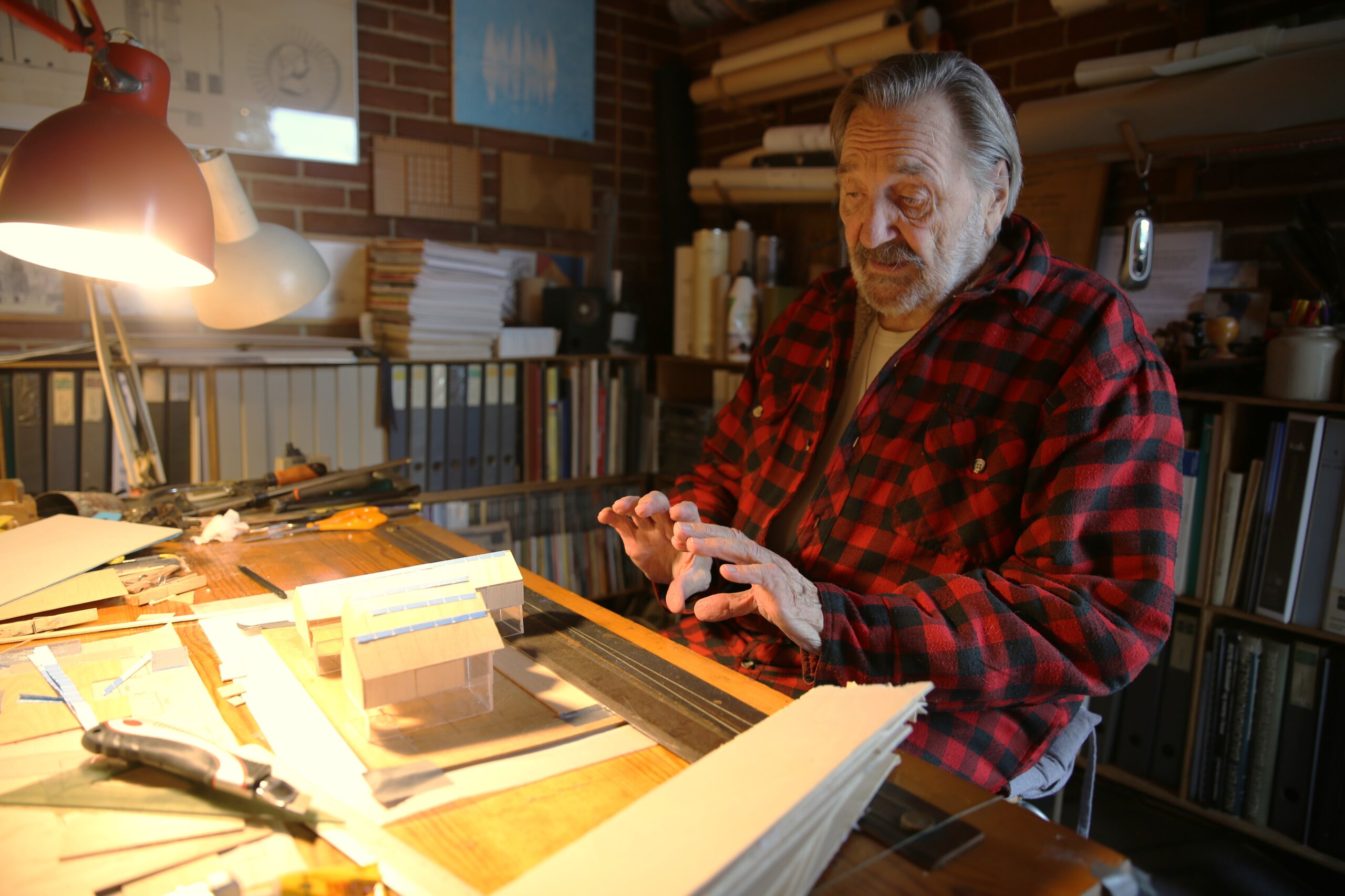 Ole Storgaard er lige fyldt 90 år, men arkitekten er stadig aktiv i tegnestuen