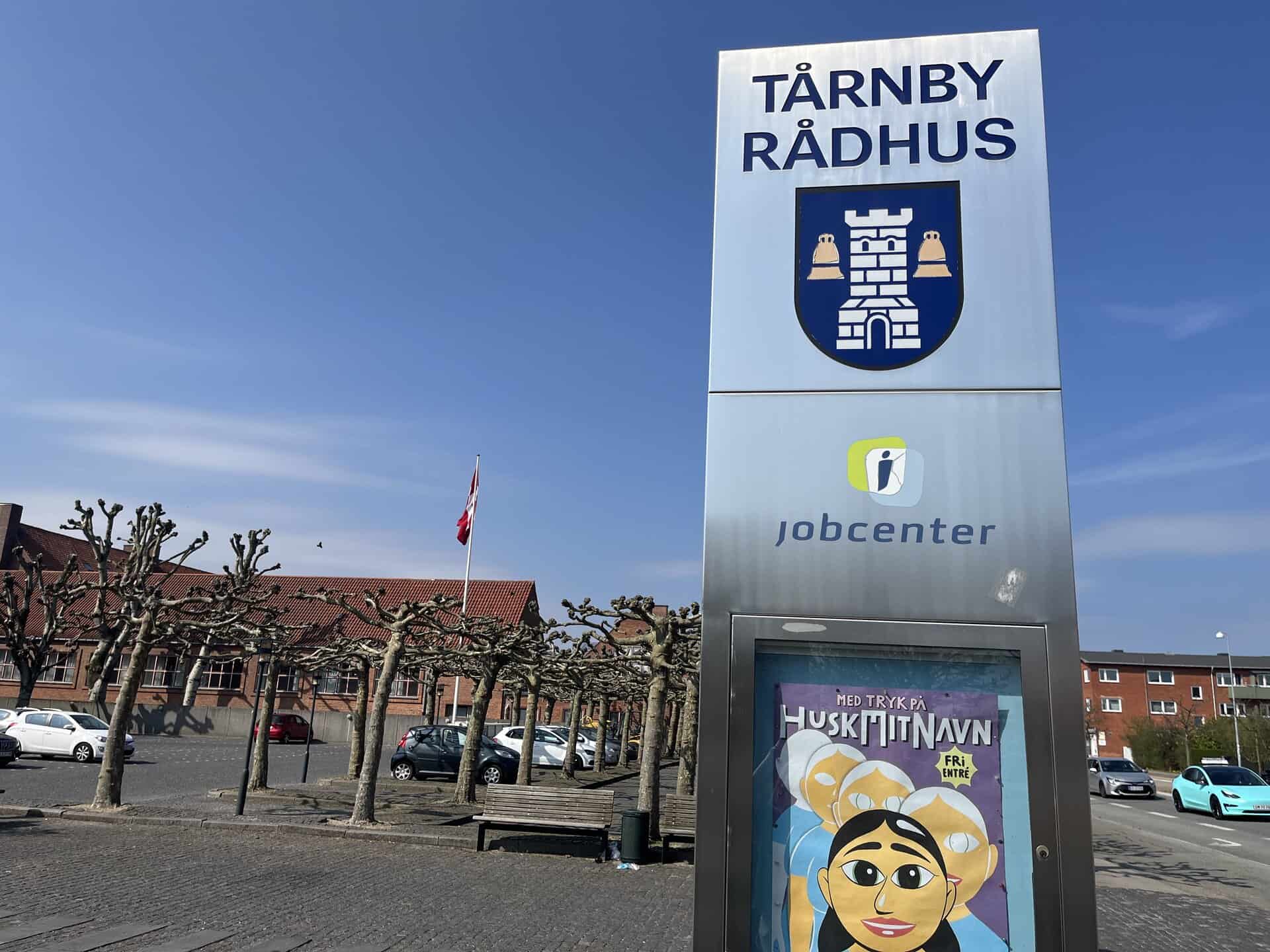 Hver anden venter for længe
